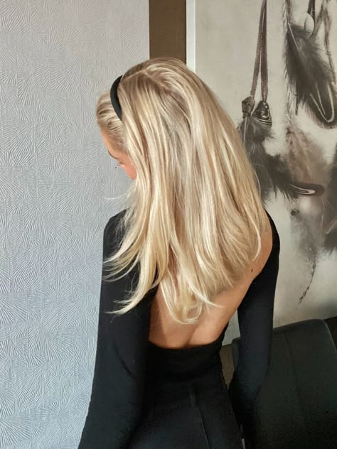 Hair Updos Easy, Updos Easy, Blonde Hair Goals, Perfect Blonde Hair, Vanilla Girl Aesthetic, Summer Blonde Hair, Hairstyles 2024, Light Blonde Hair, Easy Hair Updos