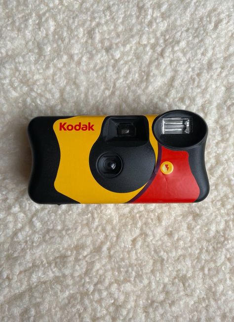 Get this disposable camera with build in flash and 27 pictures via the Amazon link in this pin. Get two for 29,75$ <3 Kodak Funsaver, Kodak Disposable Camera, Studying Photography, Kodak Camera, Study Photography, Disposable Camera, Pics Ideas, Wedding Board, Mood Board