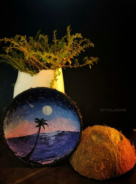 painting inside coconut shell Painted Coconut Shell Art, Coconut Painting Ideas, Coconut Shell Painting Ideas, Coconut Shell Painting, Coconut Painting, Palm Tree Crafts, Shell Drawing, Coconut Shell Crafts, Shell Painting