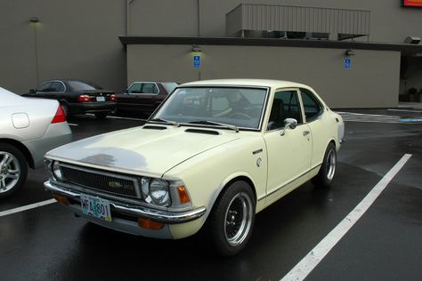 OLD PARKED CARS.: 1972 Toyota Corolla Deluxe Coupe. 1972 Toyota Corolla, Old Toyota Corolla, First Car, Vroom Vroom, Dream Car, Toyota Corolla, Portland Oregon, Dream Cars, Portland