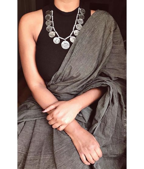 Saree With Black Blouse, Saree Jackets, Sari Design, Indian Sari Dress, Grey Saree, Casual Party Outfit, Sari Blouse Designs, Indian Saree Blouse, Indian Saree Blouses Designs