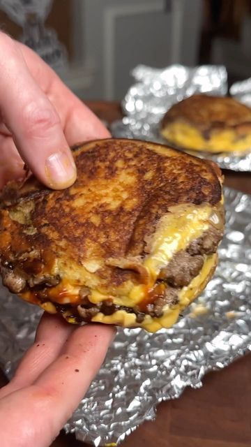 Grilled Cheese Hamburger, Steak And Pesto, Grilled Cheese Cheeseburger, Burgers On Griddle, Grill Cheese Cheeseburger, How To Make Smash Burgers On Griddle, Smash Burgers Taco On Griddle, Smash Burgers On Griddle Video, Melt Sandwiches