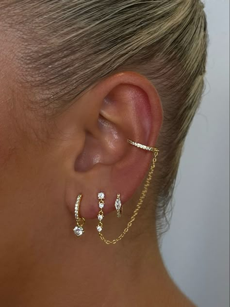 Earring stack Gold Earring Stack, Minimalist Ear Piercings, Ear Stacks, Earring Stacks, Earring Cuff Chain, Xoxo Jewelry, Jewelry Stack, Piercings Earrings, Earrings Piercings