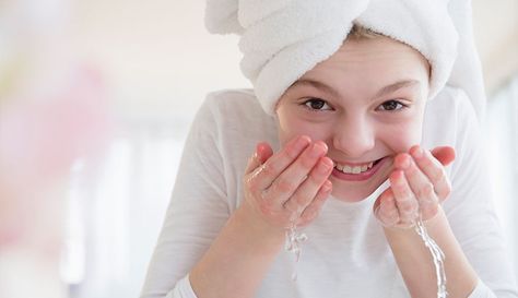 Beyond a regular skin care routine, there are several things tweens and teens can do to maintain and improve their skin’s health. Here is our guide for what to expect and how to treat tween and teenage skin. Regular Skin Care Routine, Daily Beauty Tips, Skincare Habits, Teen Skincare, Pure Skin, Oil Free Moisturizers, Natural Skin Care Routine, روتين العناية بالبشرة, Natural Beauty Products