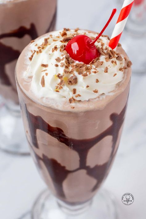 Chocolate Milkshake - Ice Cream From Scratch Hershey Milkshake, Hersheys Milkshake, Chocolate Milkshake Recipe No Ice Cream, Hersheys Recipes, Homemade Chocolate Milkshake, Easy Chocolate Milkshake Recipe, Vanilla Ice Cream Shake, Milkshakes Recipes, Chocolate Ice Cream Milkshake