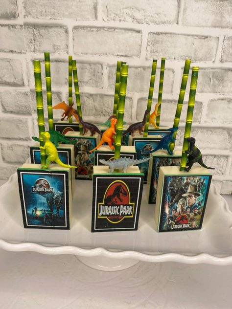 Jurassic World Treats, Jurassic Park Rice Krispies Treats, Jurassic Park Treats, Dinosaur Rice Krispie Treats, Jurassic Park Party, Dinosaur Birthday Theme, Jurassic Park Birthday, Dinosaur Birthday Party Decorations, Jurrasic Park