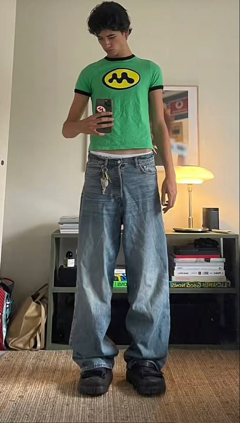 Low Waisted Jeans Men, 2000s Rock Fashion Men, Japanese Y2k Fashion Men, Y2k Guy Outfits, Low Rise Jeans Men, 00s Mens Fashion, 2000s Fashion Outfits Men, Y2k Aesthetic Men, Mens Flared Jeans