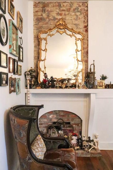 French Creole Homes, New Orleans Aesthetic Interior, Creole House, Cajun Cottage, Black Hexagon Tile, Mantle Styling, Creole Cottage, Louisiana Homes, Shotgun House