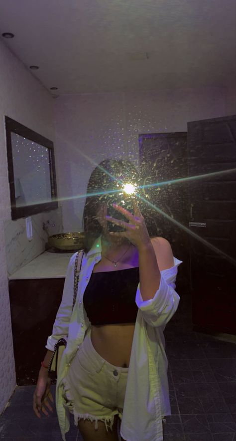 Mirror Selfie Dress Outfit, Mirror Selfie With Face, Girls Mirror Snaps, Classy Trendy Outfits, Aesthetic Outfits Plus Size, Girls Mirror, Instagram Dress, Mirror Selfie Poses, Cute Instagram Pictures