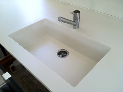 Corian Bathroom, Corian Kitchen Countertops, Corian Top, Corian Sink, Colored Sinks, Corian Countertops, Integrated Sink, Plumbing Problems, Corner Sink