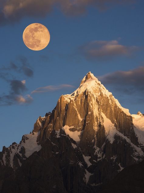 Full Moon in the Sign of Capricorn 2018 Moon Meditation, Full Moon Meditation, Mountains At Night, Monte Everest, Moon Photography, The Full Moon, Mountain Landscape, Beautiful Wallpapers, Nature Pictures