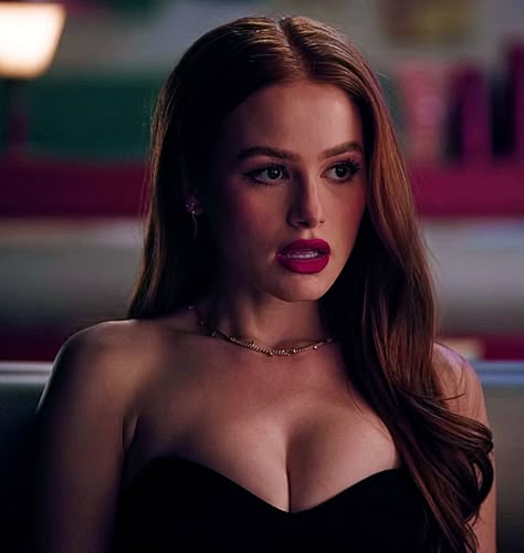 Elvira Movies, Teen Titans Characters, Cheryl Blossom Aesthetic, Archie Comics Riverdale, Toni Topaz, Cheryl Blossom Riverdale, Riverdale Cheryl, Cake Girl, Pretty Redhead