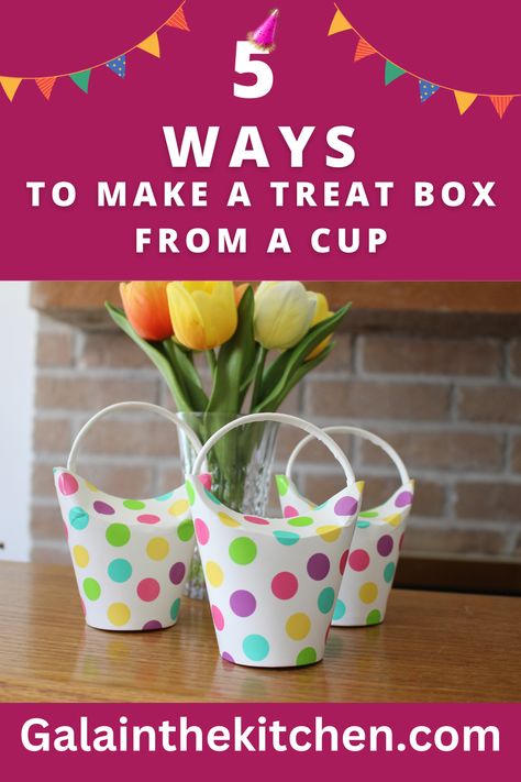 Treat boxes made out of paper cups Diy Birthday Treats, Diy Treat Boxes, Homemade Easter Gifts, Cupcake Packaging, Easter Gift Boxes, Easter Sweets, Treat Basket, Diy Snacks, How To Tie Ribbon