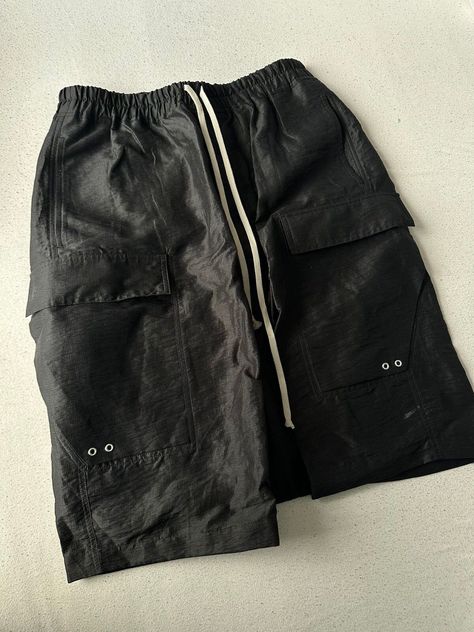 Rick Owens cargo shorts Rick Owens Menswear, Men's Bottoms, Rick Owens Men, Youtube Logo, Rick Owens, Skirt Pants, Mens Bottom, Cargo Shorts, Square