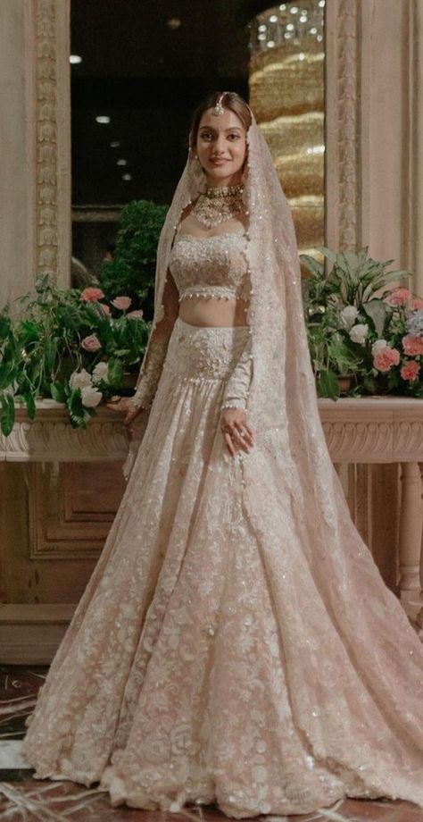 Sisters Wedding Dress, Sabyasachi Lehenga Bridal, Indo Western Outfit, Golden Lehenga, Ivory Lehenga, Baju Kahwin, Engagement Dress For Bride, Latest Bridal Lehenga Designs, Mehndi Outfit