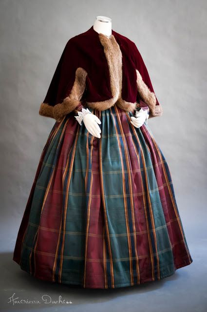 1860s "Dickens Fair" Victorian day dress reproduction. ~ American Duchess Christmas Carol Costumes, 18th Century Christmas, Dickens Dress, Victorian People, Costume Closet, Dickens Christmas, American Duchess, Cape Wrap, Victorian Costume