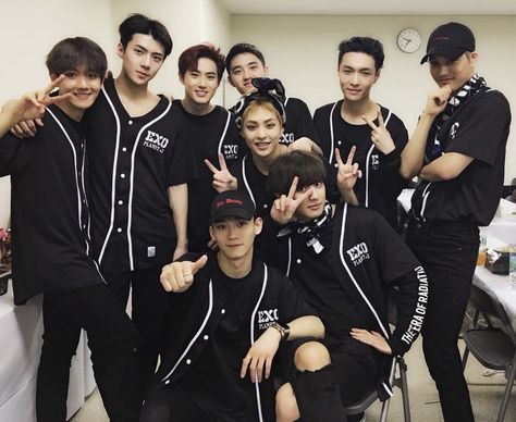 Exo Group Photo Ot9 Cute, Exo Dear Happiness, Exo Group Photo, Exo Showtime, Exo Group, Kris Exo, Jo Jung Suk, Exo 12, Yixing Exo