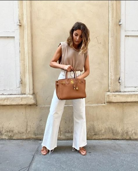 Business Casual Outfits For Women Sneakers Summer, Malibu Dinner Outfit, Laidback Summer Outfit, Elevated Spring Outfit, Madewell Summer Outfits, Nyc Summer Outfits Night, Mom Date Night Outfit, Witte Jeans Outfit, Culotte Outfit