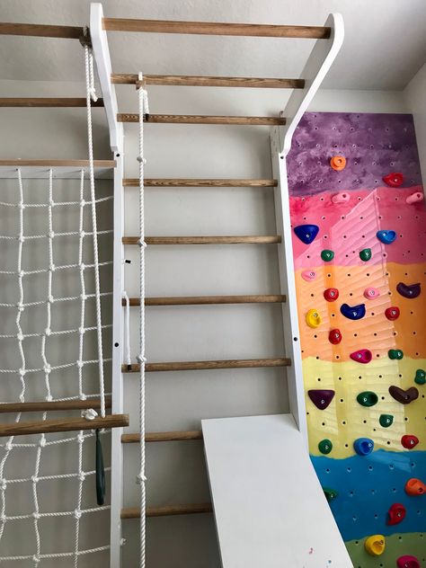 Climbing Wall with a Swedish Ladder – Girl with a Hand Plane Ladder On Wall, Swedish Ladder, Diy Climbing Wall, Climbing Wall Kids, Kids Indoor Play, Wall Ladder, Kids Shared Bedroom, Hand Plane, Diy Ladder