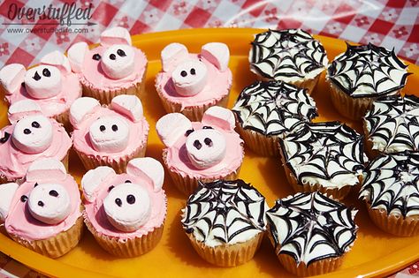 Charlotte's Web themed cupcakes--so easy to make that the kids can do most of the work! #overstuffedlife Charlottes Web Food Ideas, Charlottes Web Cookies, Charlottes Web Baby Shower Theme, Charlotte’s Web Party, Charlotte’s Web Decorations, Charlotte’s Web Party Food, Charlottes Web Movie, Charlotte's Web Book, Charlotte’s Web