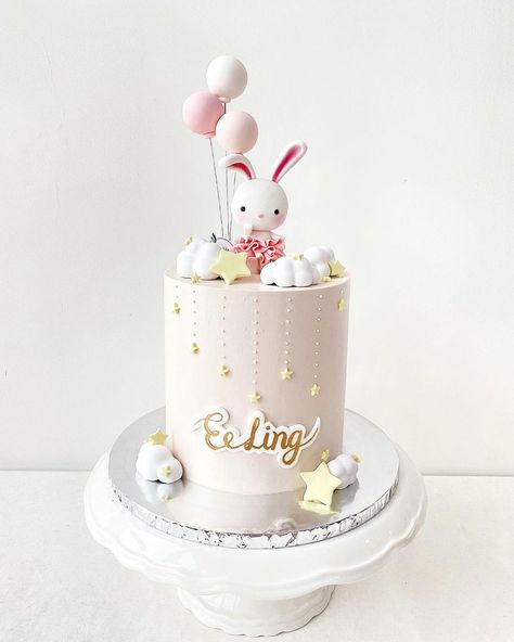 The Hare, Secret Baking Home (@thehare_sbh) posted on Instagram • Apr 22, 2021 at 3:33pm UTC 1st Bday Cake Ideas, Cake Bunny Birthday, Bunny Rabbit 1st Birthday Cake, Birthday Cake With Bunny, Birthday Cake Bunny Rabbit, Birthday Cake For Rabbits, Painting Cake, Bunny Birthday Cake, Kl Malaysia