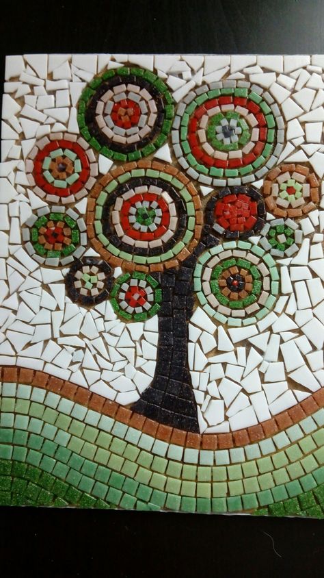 Mosaic Tree Art, Mosaic Trees, Mosaic Tree, Tree Mosaic, Mosaic Tiles Crafts, Mosaic Art Diy, Art Papillon, Paper Mosaic, Mosaic Pots