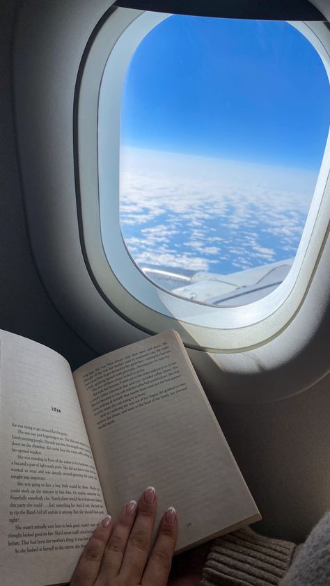 Airplane Vision Board, Travel Flight Aesthetic, Air Travel Aesthetic, Book Tour Aesthetic, On A Plane, Airoplen Photo, Air Plane Aesthetic, Plane Ride Aesthetic, Flying On A Plane