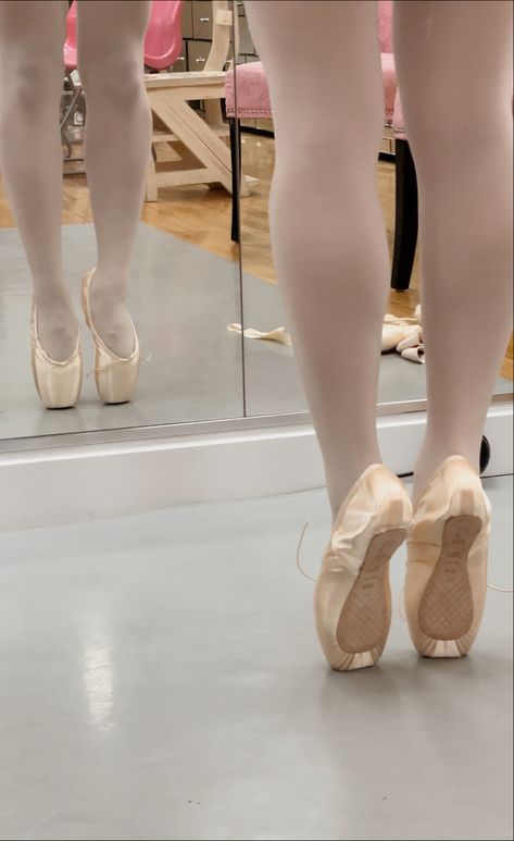 pointe shoe fitting Pointe Shoe Fitting, Ballet Core Aesthetic, Point Shoe, Aesthetic Ballet, Ballet Practice, Ballet Pointe Shoes, Ballet Pictures, Adult Ballet, Pointe Shoe