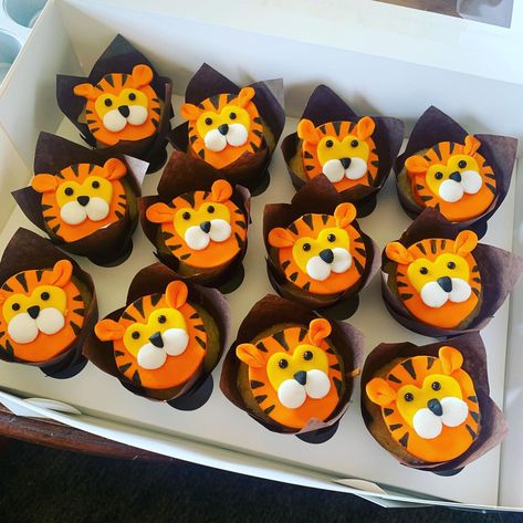 Zoo Birthday Cake, Tiger Cupcakes, Number 2 Cakes, Tiger Party, Animal Cupcake, Tiger Birthday Party, Tiger Cake, Orange Buttercream, Bebe Shower