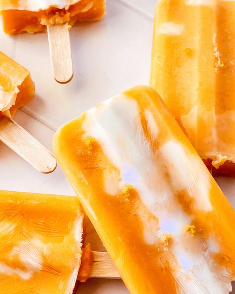 Orange Popsicles Recipe, Candy Popsicles, Orange Popsicles, Orange Loaf Cake, Chocolate Covered Bananas, Mango Lassi, Frozen Chocolate, Freshly Squeezed Orange Juice, Orange Creamsicle