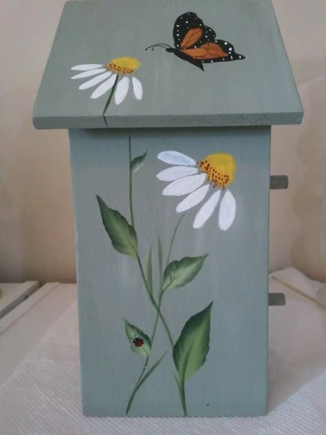 one of the side view of the birdhouse Hand Painted Bird Houses, Bird Feeders Painted, Bird House Designs Paint, Bird House Painting Ideas Simple, Painted Birdhouses Ideas, Painting Birdhouses Ideas Simple, Painted Bird Houses Ideas, Birdhouse Painting Ideas, Birdhouse Painting