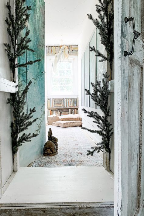 Narnia Decorations Diy, Narnia Wardrobe Diy, Narnia Playroom, Fairytale Playroom, Diy Secret Room, Narnia Decorations, Narnia Decor, Narnia Bedroom, Narnia Room