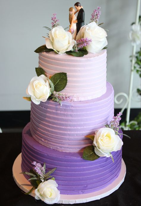 One Tier Purple Wedding Cake, 3 Tier Purple Cake, Three Tier Cake Design, Lilac Sweet 16 Cake, Purple Tiered Cake, Three Tier Cake Birthday, Purple Wedding Cake Ideas, Wedding Cake Designs Purple, Lilac Cakes