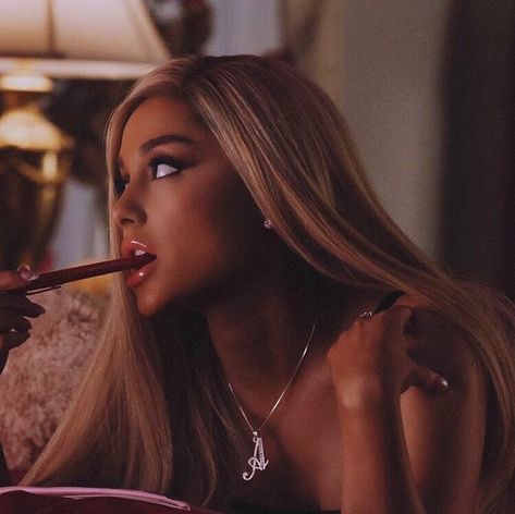 ariana grande. Thank U Next, Ariana Grande Cute, Ariana Grande Style, Ariana Grande Wallpaper, Ariana Grande Photoshoot, Ariana Grande Photos, Ariana Grande Pictures, Regina George, Ariana G