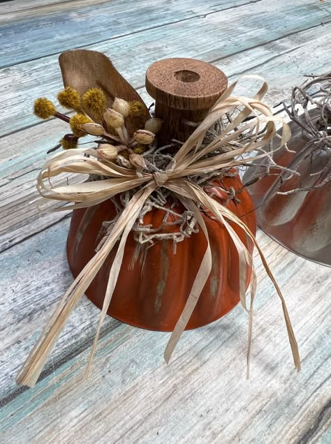 DIY Jello Mold Pumpkins - Creating Through Chaos Metal Jello Mold Crafts, Jello Mold Pumpkins, Jello Molds Repurposed, Jello Mold Crafts, Diy Jello, Pumpkin Makeover, Pumpkins Crafts, Primitive Fall Crafts, Repurposed Crafts