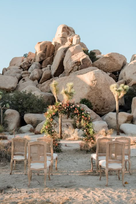 This modern chic styled elopement was the 💣!! Her crystal studded pantsuit are what dreams are made of. | Joshua Tree National Park | Joshua Tree elopement ideas, Joshua Tree elopement, Joshua Tree wedding, jumbo rocks, elopement joshua tree, joshua tree national park elopement, desert elopement, desert elopement ideas, floral arch, wedding florals Wedding In Joshua Tree, Wedding Joshua Tree, Eloping Wedding, Elopement Desert, Wedding Cake Tree, Joshua Tree House, Sunset Elopement, Gorgeous Wedding Bouquet, Airbnb Wedding