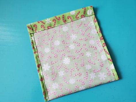 Fabric Gift Bag Patterns, Sewing Gift Bags How To Make, Easy Drawstring Bag Tutorial, Fabric Gift Bags Diy Free Pattern, Christmas Gift Bags To Sew, Gift Bags Diy Christmas, Pillowcase Sewing, Gift Bag Tutorial, Homemade Gift Bags