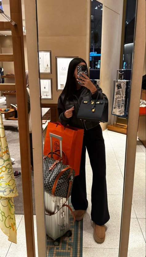 Shopping In Dubai, Staying Consistent, Daily Gratitude Journal, Achievable Goals, Money Rich, Luxury Lifestyle Women, Dubai Luxury, Sense Of Purpose, Rich Girl Lifestyle