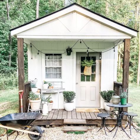 What Is a She Shed? Shed Cottage Ideas, She Shed With Porch, Shed Ideas Inside, Backyard Porches, Farmhouse She Shed, Tiny She Shed, Diy She Shed, Dream Outdoor Kitchen, She Shed Office