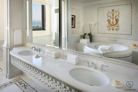 Versace Bathroom, Palazzo Versace Dubai, Versace Hotel, Shower Luxury, Palazzo Versace, Glamorous Bathroom, House Of Versace, Greek Decor, Marble Staircase