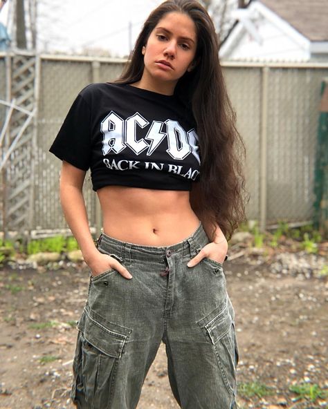 Acdc Girls Community on Instagram: “Via @isabellemourad ⚡️ #acdc #acdcgirls #acdcgirl #acdcshirt #acdcforever #acdcfan #rockgirl #rockgirls #rockorbust #rockorbustworldtour…” Acdc Girl, Rock Tshirts, Quiet Riot, Purple Queen, Acdc Shirt, Rock Girl, Judas Priest, Metal Girl, Black Sabbath