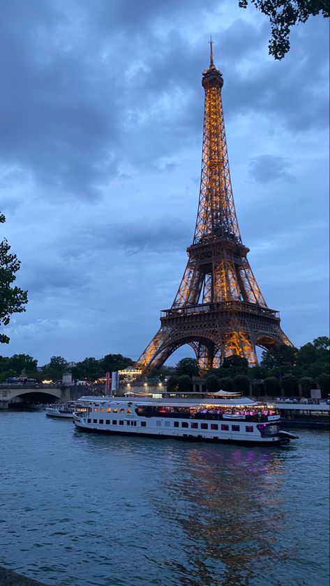 the Eiffel Tower at evening with a pretty view near the seine Paris Spots, Eiffel Tower Pictures, Torre Eiffel Paris, Party Boat, Eiffel Tower At Night, Evening View, Pretty View, Beautiful Beach Pictures, Vibe Aesthetic