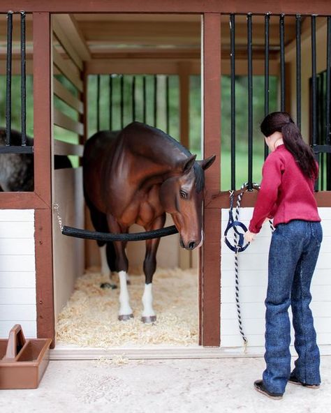 Breyer Horse Diorama, Schleich Horses Diy Ideas, Schliech Barn Ideas, Model Horse Stable, Diy Schleich Horse Barn, Horse Model, Breyer Photography, Breyer Horse, Breyer Horses Scenes