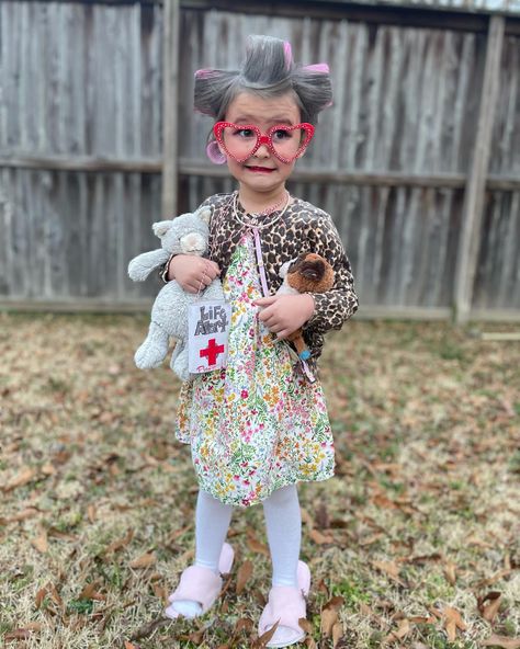 100s Day Outfit, 100th Day Of School Outfits For Kids, 100th Day Of School Costume Girl, 100th Day Of School Dress Up Girl, 100 Day Of School Outfit, 100 Days Old School Ideas, Diy 100th Day Of School Costume, 100 Days Of School Grandma, 100 Days Of School Costume