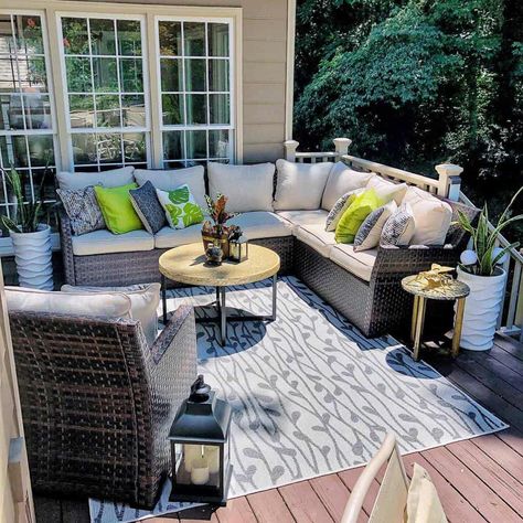 Summer Deck Decor, Deck Furniture Layout, Outdoor Deck Decorating, Fall Patio, Deck Seating, Back Deck Decorating, Small Deck Decorating Ideas, Garden Wallpaper, Cool Deck