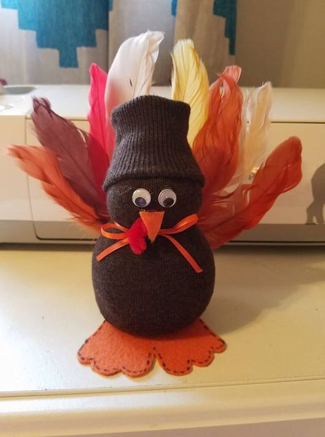 Pamela Keller Smith's Sock Turkey Shown on Maymay Made It And So Did I!! (Facebook) Maymay Made It, November Crafts, Thanksgiving Projects, Turkey Crafts, Holiday Crafts Diy, Thanksgiving Decorations Diy, Turkey Craft, Sock Crafts, Thanksgiving Crafts For Kids