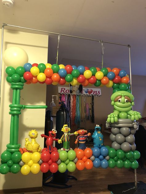 Elmo Balloon Column, Elmo Balloon Arch, Sesame Street Balloons, Sesame Street Balloon Arch, Balloons Columns, Party City Balloons, Beautiful Balloons, Balloons Decoration, Sesame Street Birthday Party