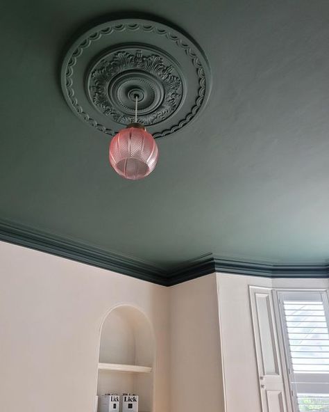 Colored Ceiling Bedroom, Dark Ceiling Light Walls, Dark Painted Ceiling, Traditional Meets Modern, Small Sunroom, Pink Ceiling, Dark Ceiling, Ceiling Painting, Ceiling Murals