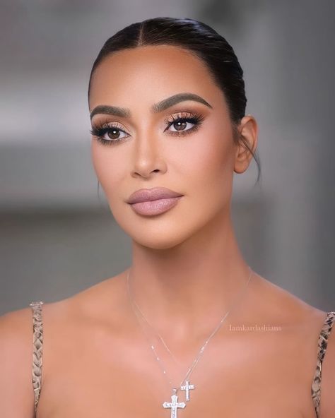 Kim K Glam Makeup, Mauve Makeup Look Wedding, Kim Kardashian Soft Glam, Kim K Makeup Looks Natural, Make Kardashian, Kim Kardashian Wedding Makeup, Kim Kardashian Eyelashes, Kim Kardashian Haircut, Kim Kardashian Glam