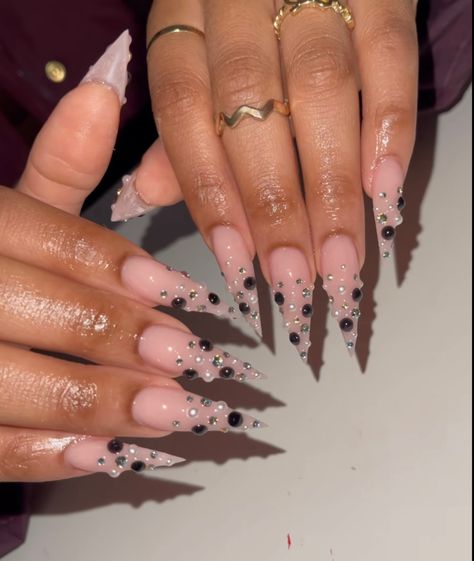 Birthday Nails Gel, Rhinestone French Tip Nails, Short Stiletto Nails Designs, Rhinestone French Tip, Acrylic Nails Wedding, Stilettos Nails, Stiletto Nails Short, Stilleto Nails Designs, Stiletto Nails Designs